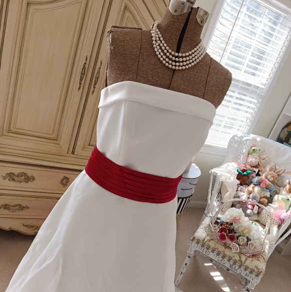 2005 TIMELESS A- LINE WEDDING GOWN! EUC!❤️ - Picture 3 of 16